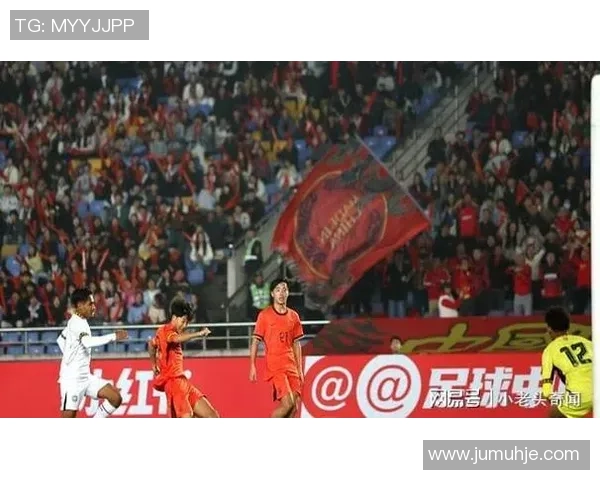 深圳足球队团队协作引发热议球迷对战术配合与球员默契提出质疑